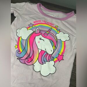 🌵 bundle to save 3/$10🌵Girls unicorn top size 2T